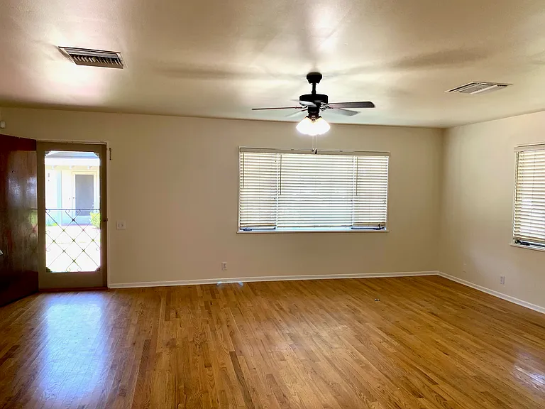 Spacious Living Room w Ceiling Fan