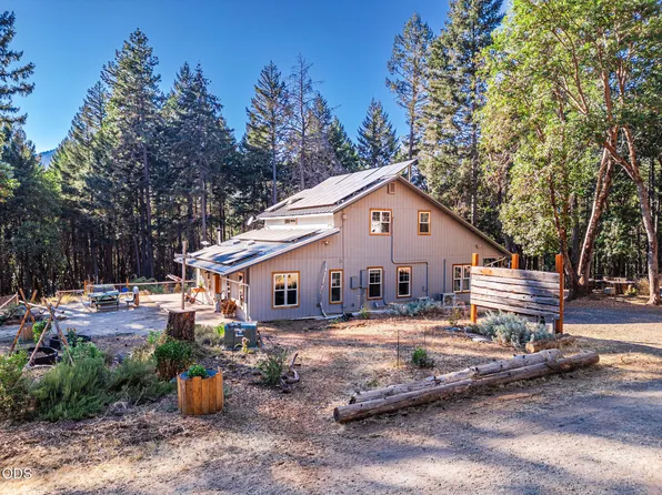 123 Rogue Riffle Dr, Grants Pass, OR 97526