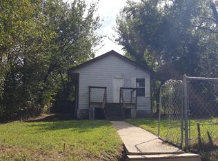 916 W Johnson St, Denison, TX 75020