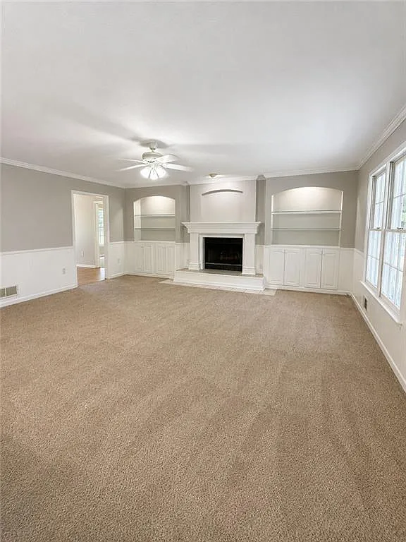 3 bed, 2.0 bath, 2044 sqft, $2,100 — Photo 2