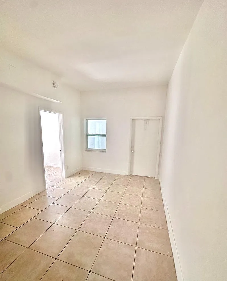 424 NW 15th Terrace - 4 — Photo 1