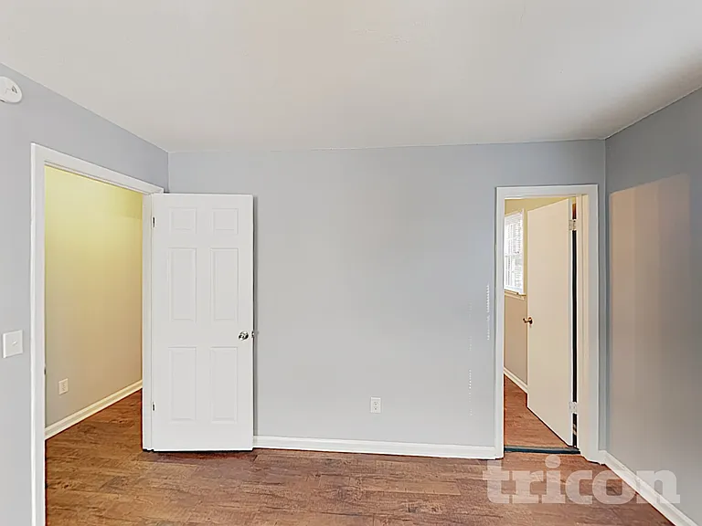 208 Pond Ridge Rd E — Photo 9