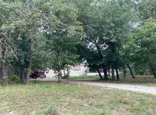 23135 Shady Forest Dr, Elmendorf, TX 78112