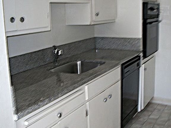 5th image of 1550 Walnut St APT 1