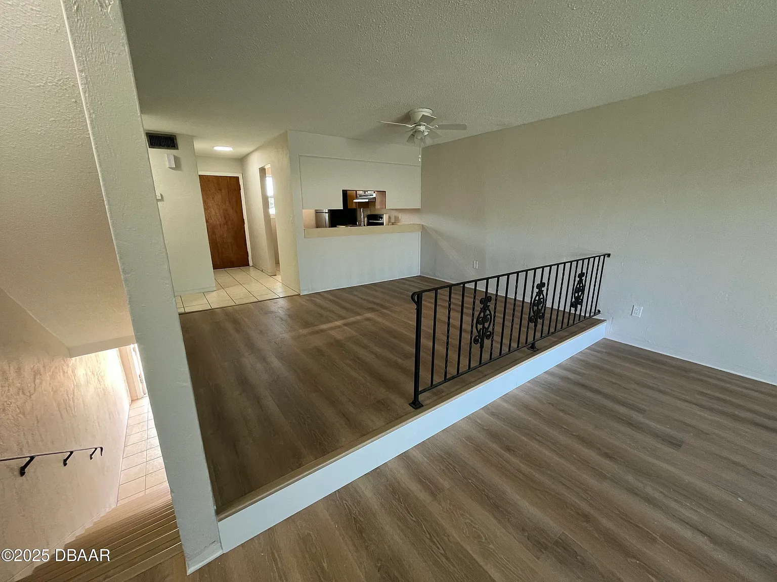 2 bed, 1.5 bath, 1800 sqft, $1,900 — Photo 2