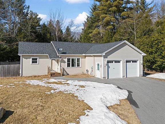 3rd image of 13 Redwood Lane