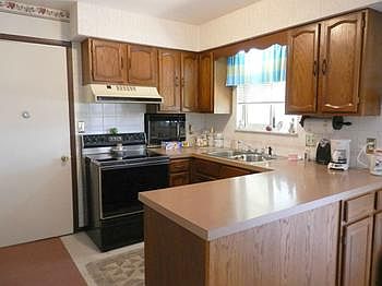 Nice updated kitchen with newer cabinets