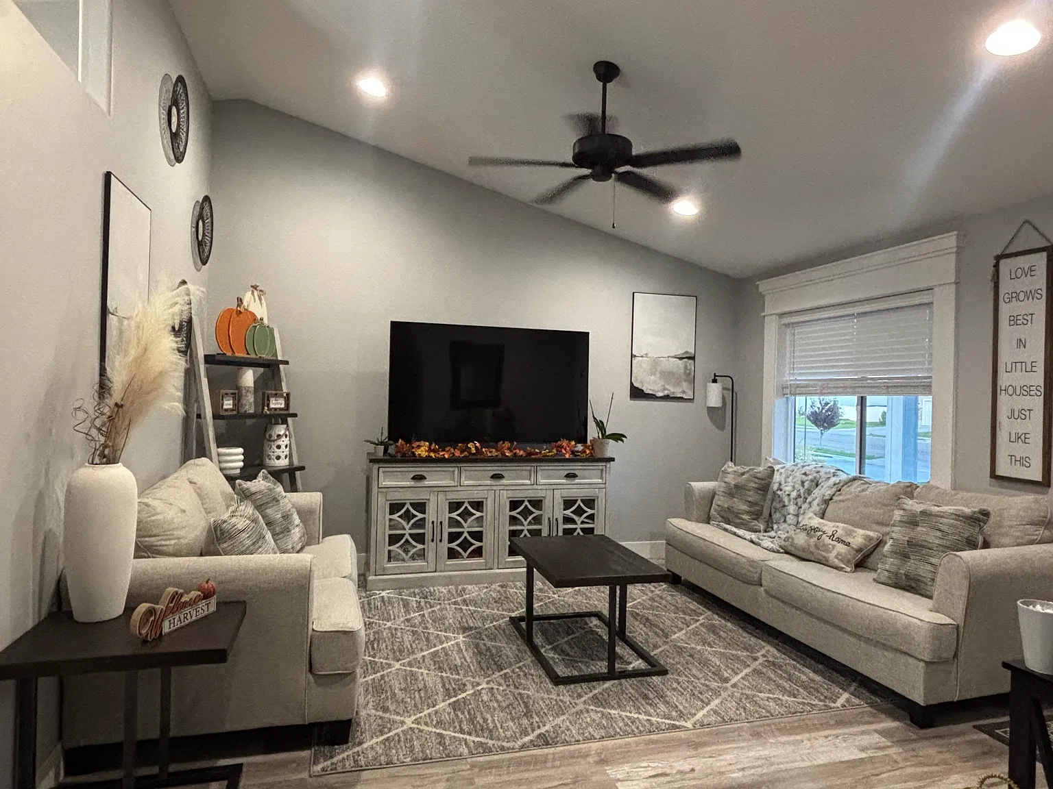 3 bed, 2432 sqft, $2,200 — Photo 2