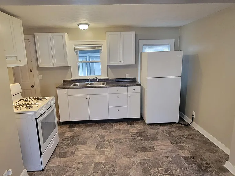 1170 Joy Ave — Photo 3