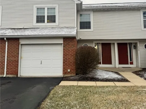 1523 Eagle Highlands Dr, Fairborn, OH 45324