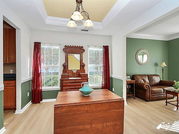 5th image of 156 Foxtail Dr