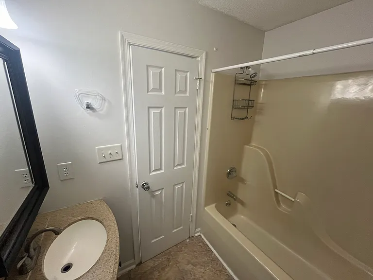 1411 Turkey Ridge Rd #D — Photo 9