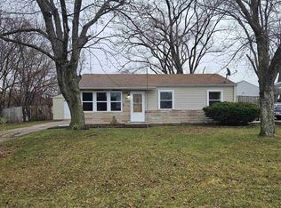 8805 Emerald Ln, Machesney Park, IL 61115