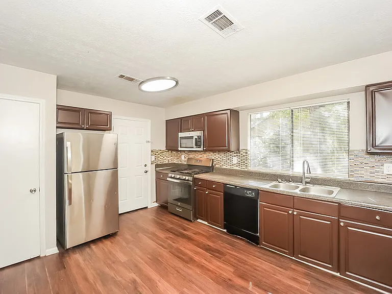 67 Burnham Cir — Photo 9