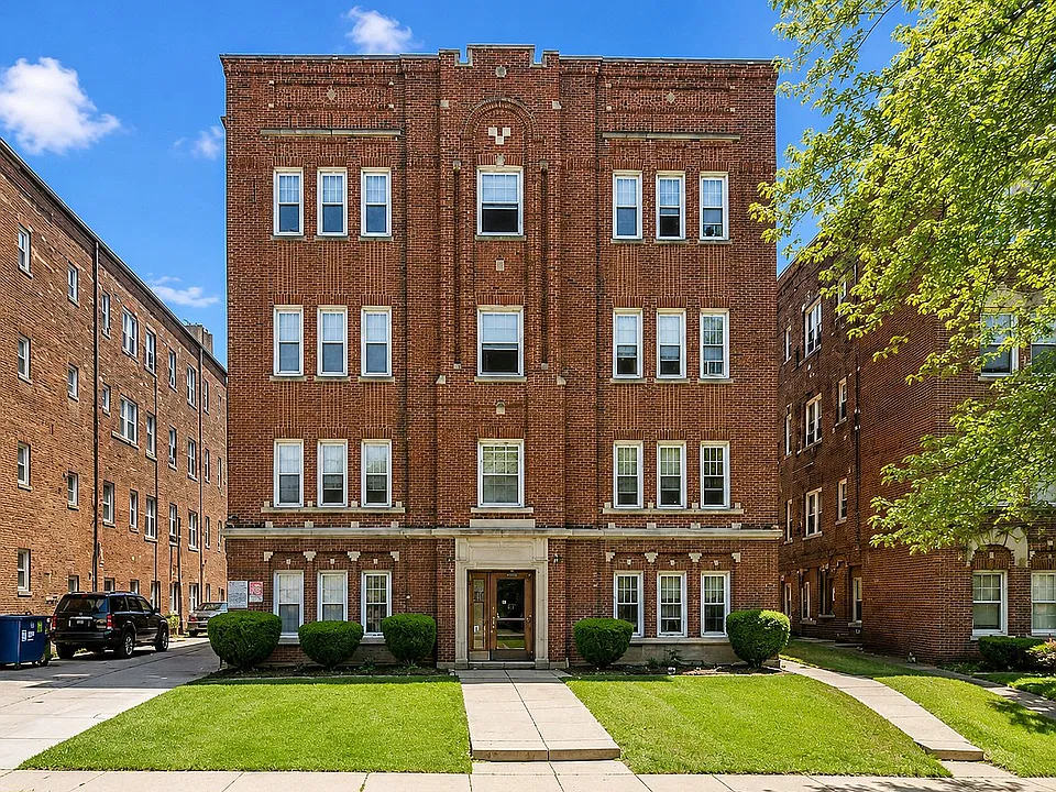 Boulevard Manor