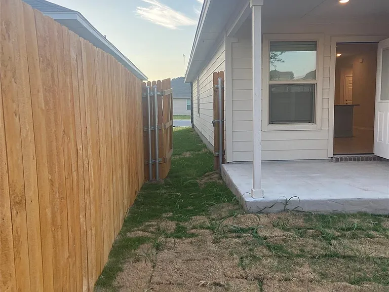 516 Taggart Trl — Photo 9