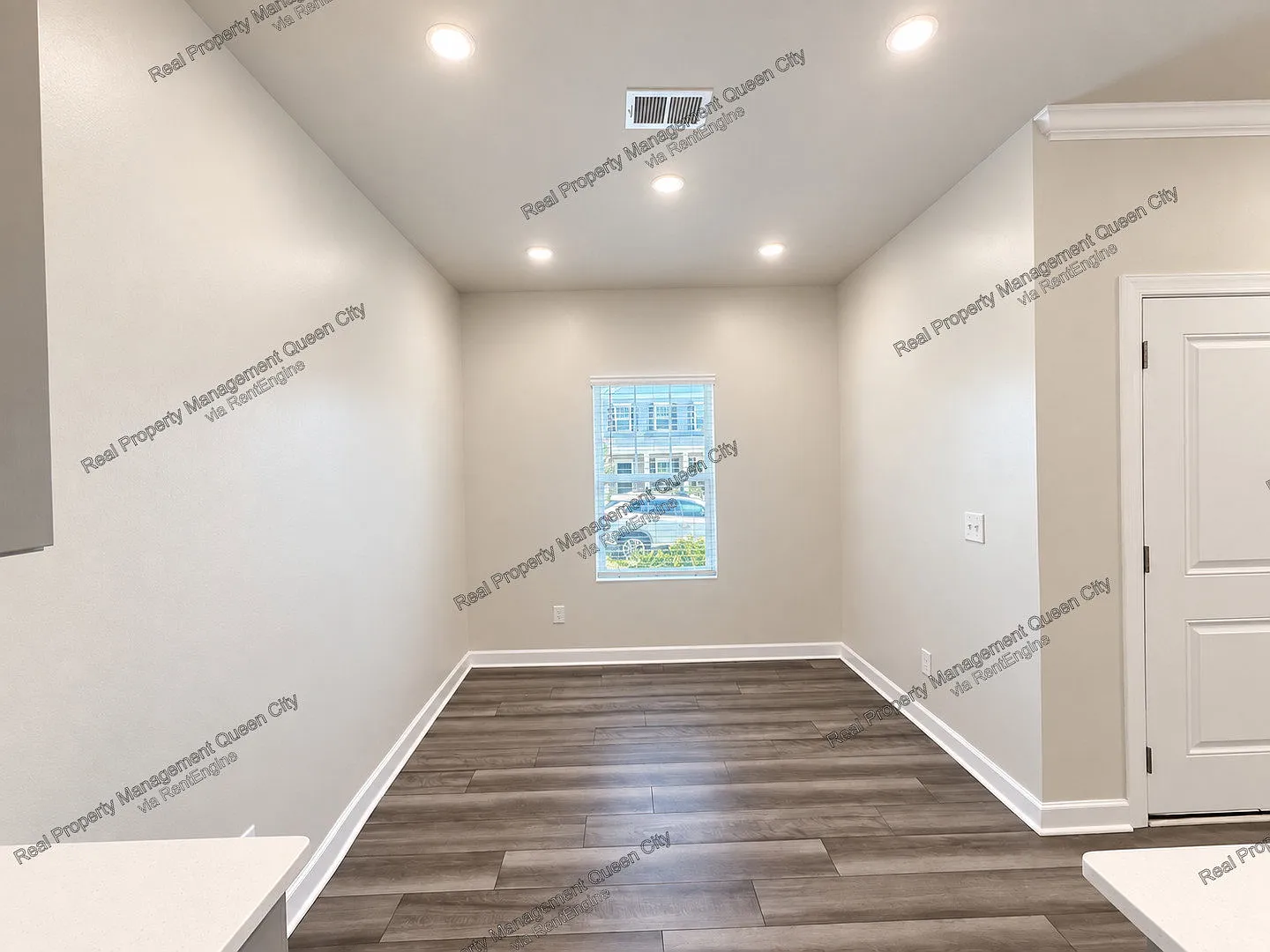 3 bed, 2.5 bath, 1936 sqft, $2,325 — Photo 4