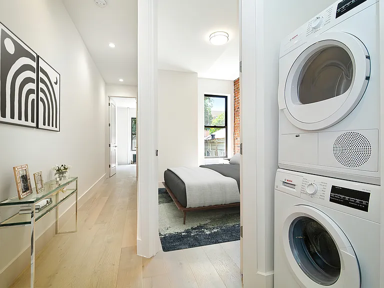 16 Stanhope St #3R — Photo 4
