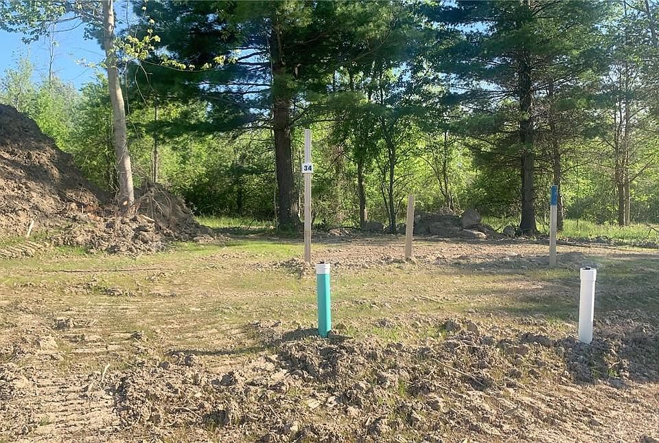 2nd image of 368 Shorewood Trl