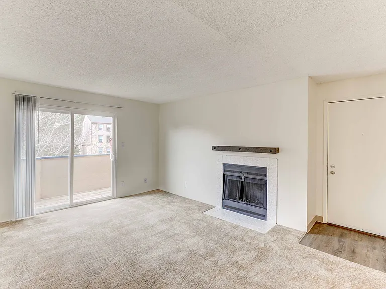 Americana Lakewood Apartments — Photo 18