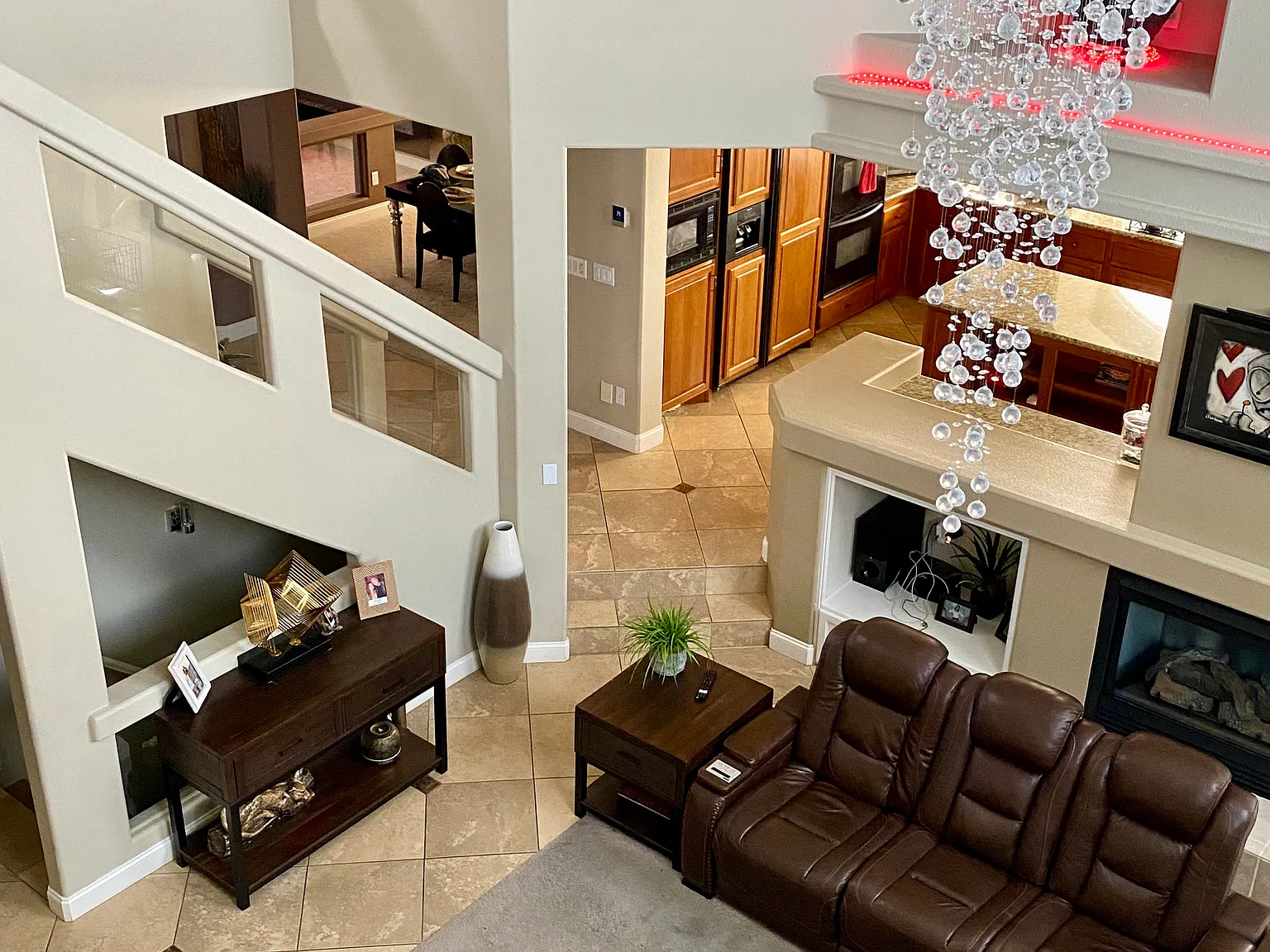6 bed, 3.5 bath, 5440 sqft, $7,900 — Photo 4