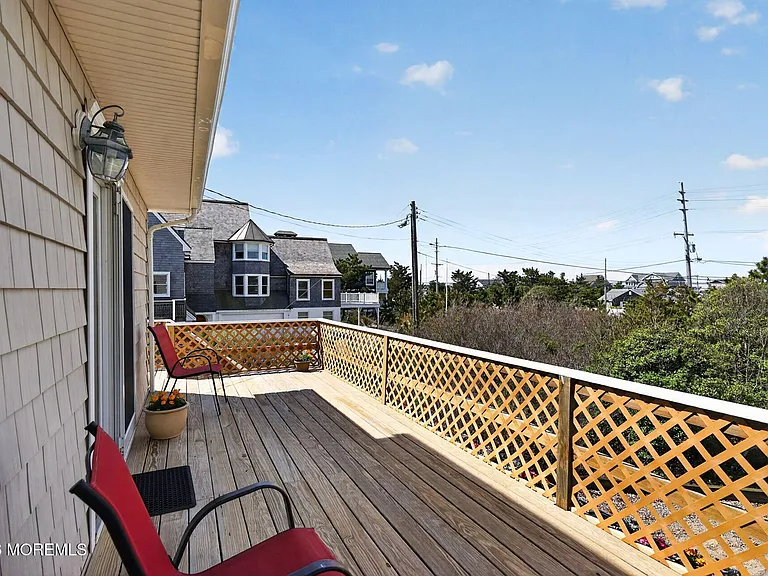 1521 Ocean Ave — Photo 9