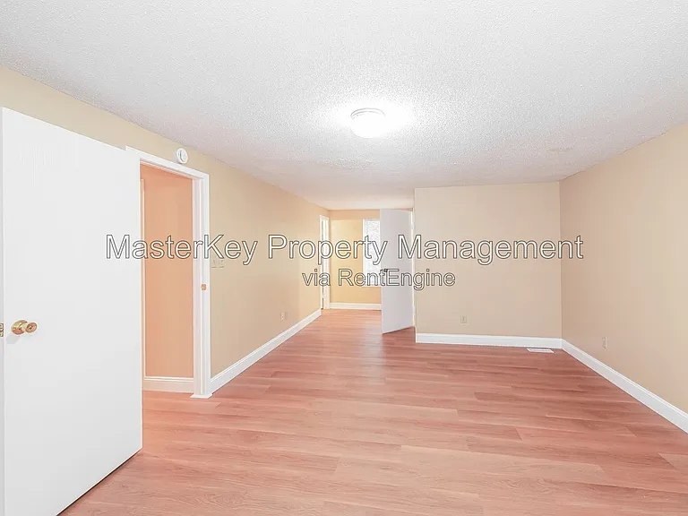 104 Castle Bay Ct — Photo 11