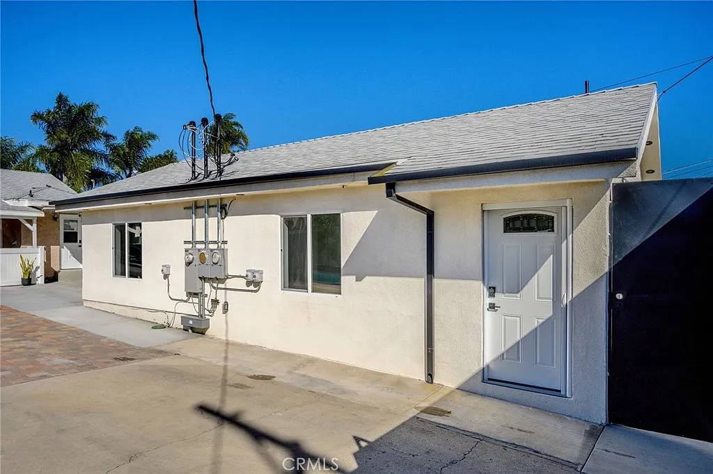 1 bed, 1.5 bath, 570 sqft, $2,200 — Photo 2