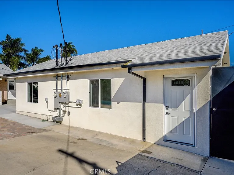 14298 Van Nuys Blvd — Photo 2