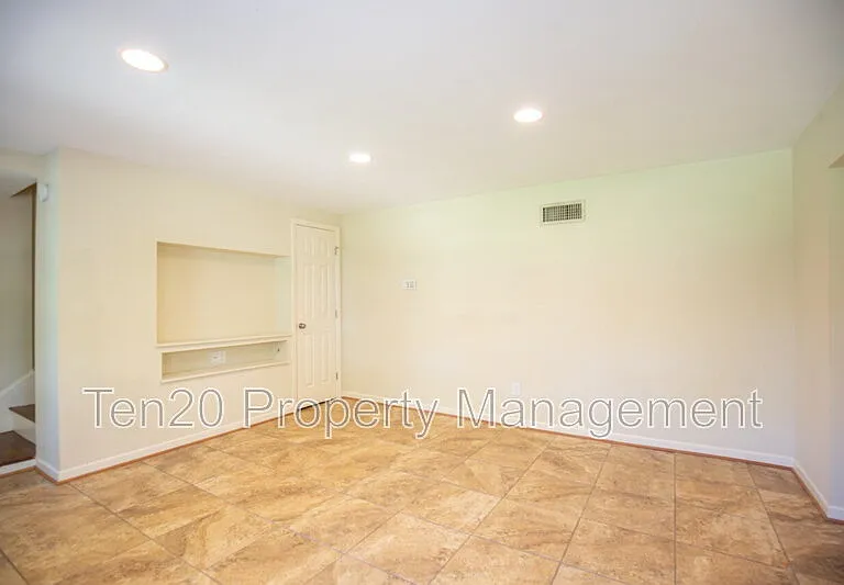 1514 Hilton Ave — Photo 2