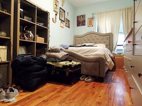 4th image of 132 W 72nd St APT 1C