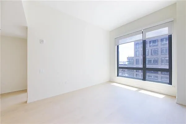 Rented by Siderow Residential Group | media 17