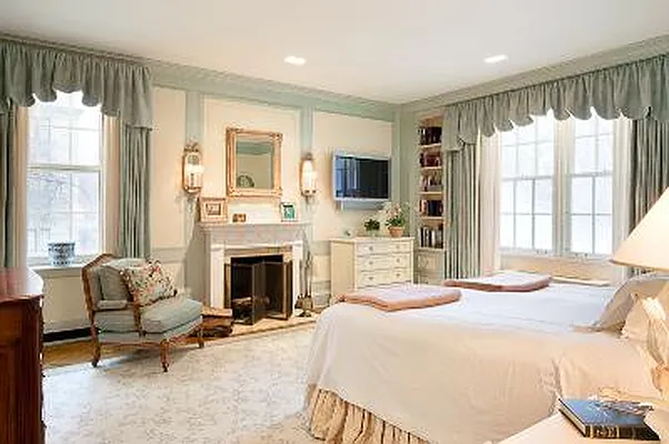 Sold by Corcoran | media 19