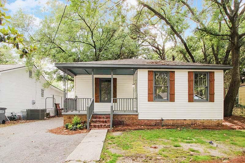 1st image of 2720 E Surrey Dr