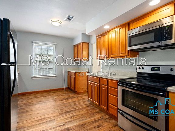 4th image of 479 Porter Ave