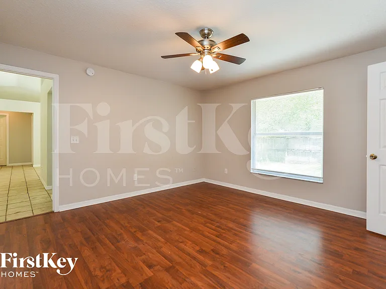 1391 W Blue Springs Ave — Photo 8