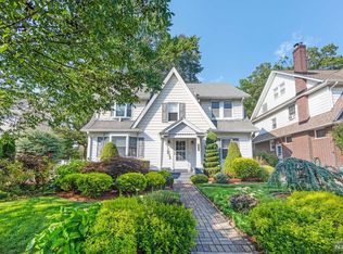 357 Griggs Ave, Teaneck, NJ 07666