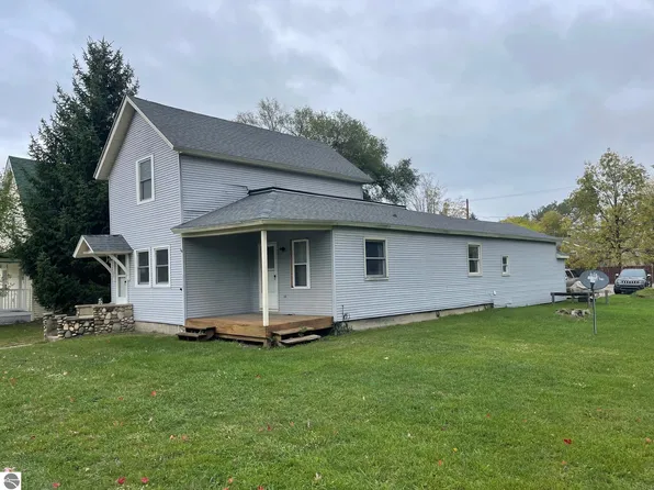 403 E Cayuga St, Bellaire, MI 49615