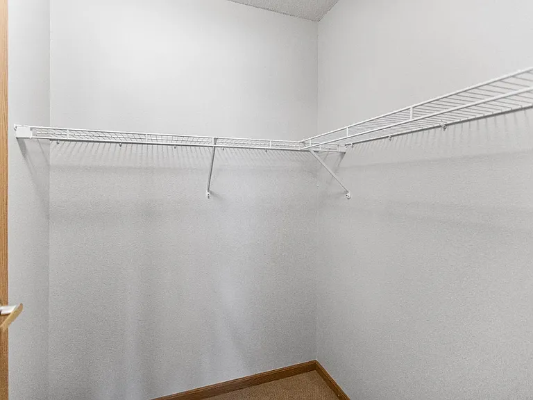 Kenyon Garden Apartments — Photo 19