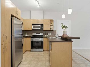 69 W Springborough Ct SW #125, Calgary, AB T3H5V5