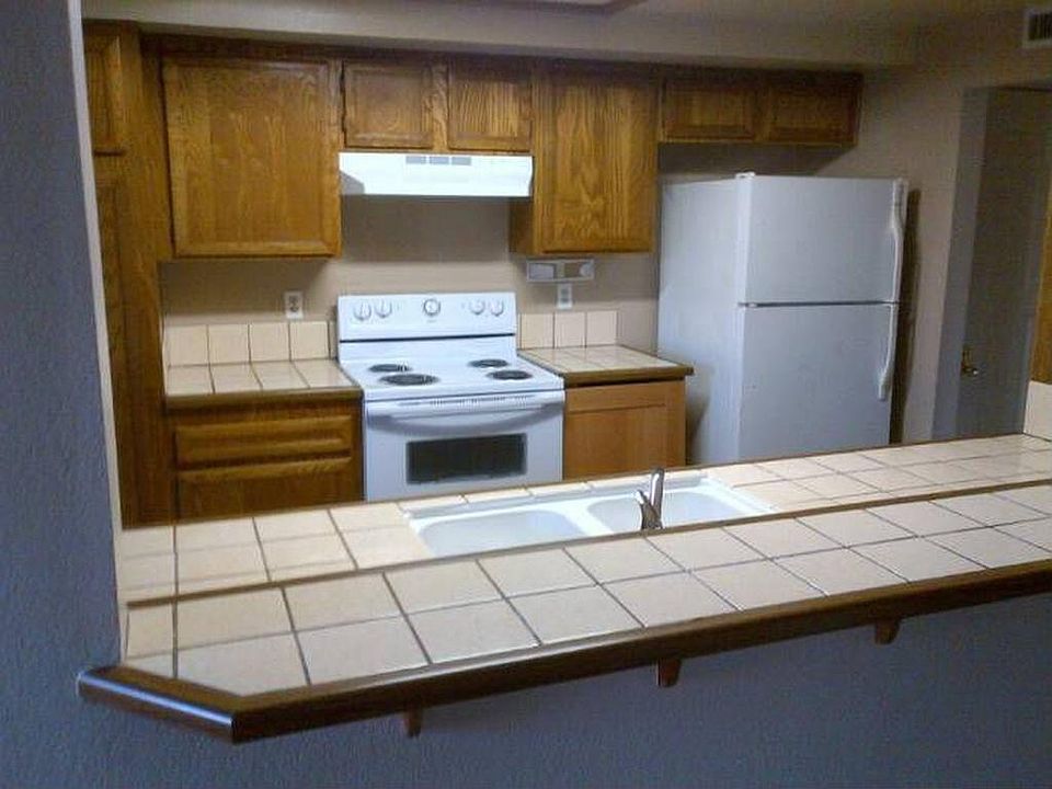 2nd image of 1040 E Washington Ave Unit 34