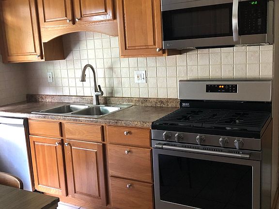 3rd image of 5055 W Argyle St #2