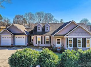 372 County Rd, Waynesville, NC 28785