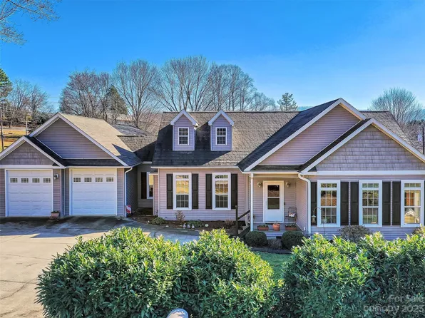 372 County Rd, Waynesville, NC 28785