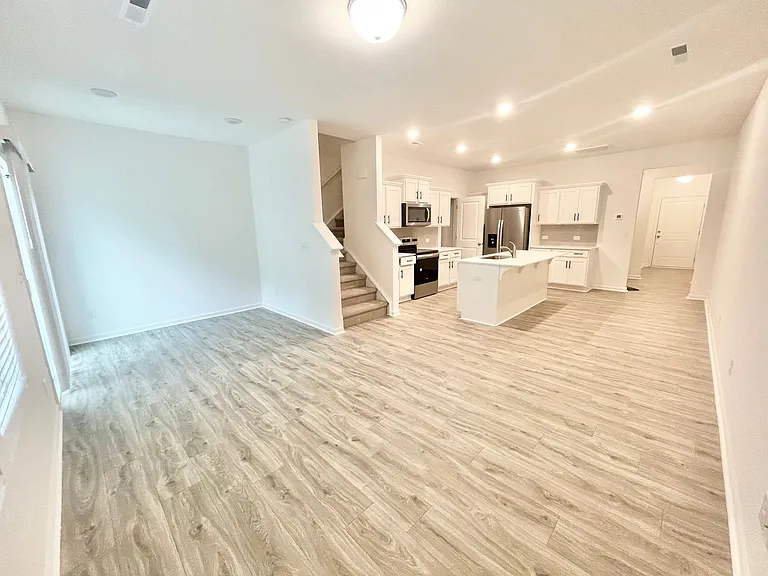 206 Grant St — Photo 8