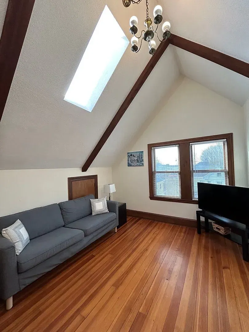 2 bed, 650 sqft, $3,100 — Photo 3