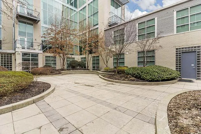 Building Photo - 60 E Spring St #202