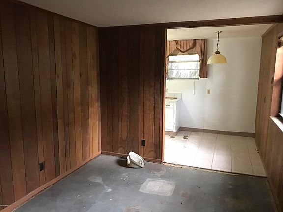 3rd image of 6729 Crane Ave
