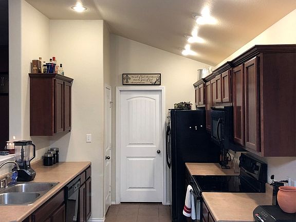 4th image of 14 Willow Dr