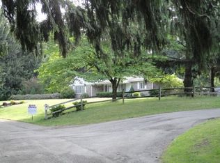 40 Jervis Lake Rd, Grove City, PA 16127